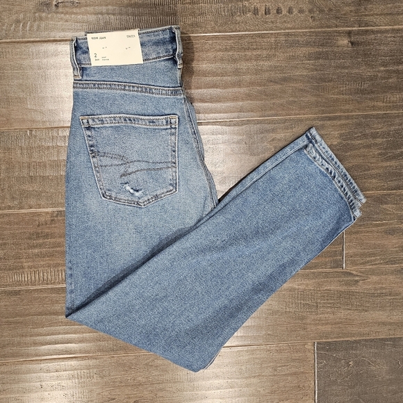 American Eagle Brand New Light Blue Mom Jeans sz 2 short - Picture 4 of 10